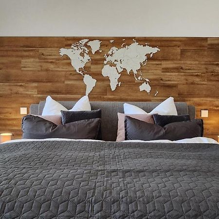 Das Ferienapartment Alexandrine Direkt Am Pfaffenteich Mit Eigenem Parkplatz Schwerin  Ngoại thất bức ảnh