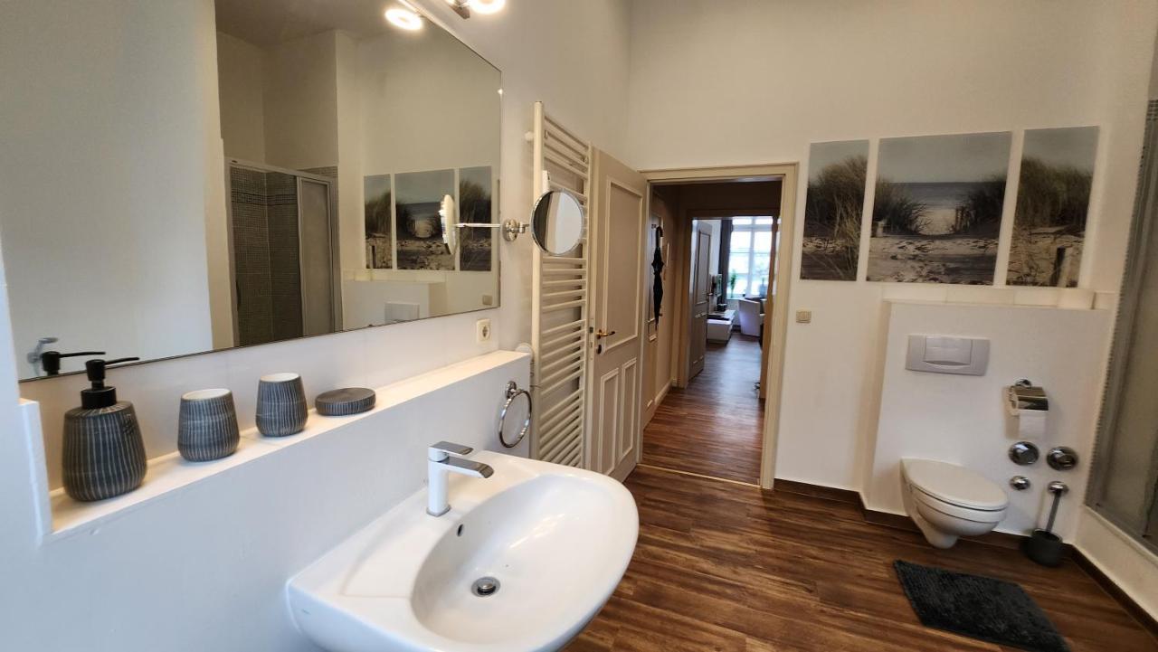Das Ferienapartment Alexandrine Direkt Am Pfaffenteich Mit Eigenem Parkplatz Schwerin  Ngoại thất bức ảnh
