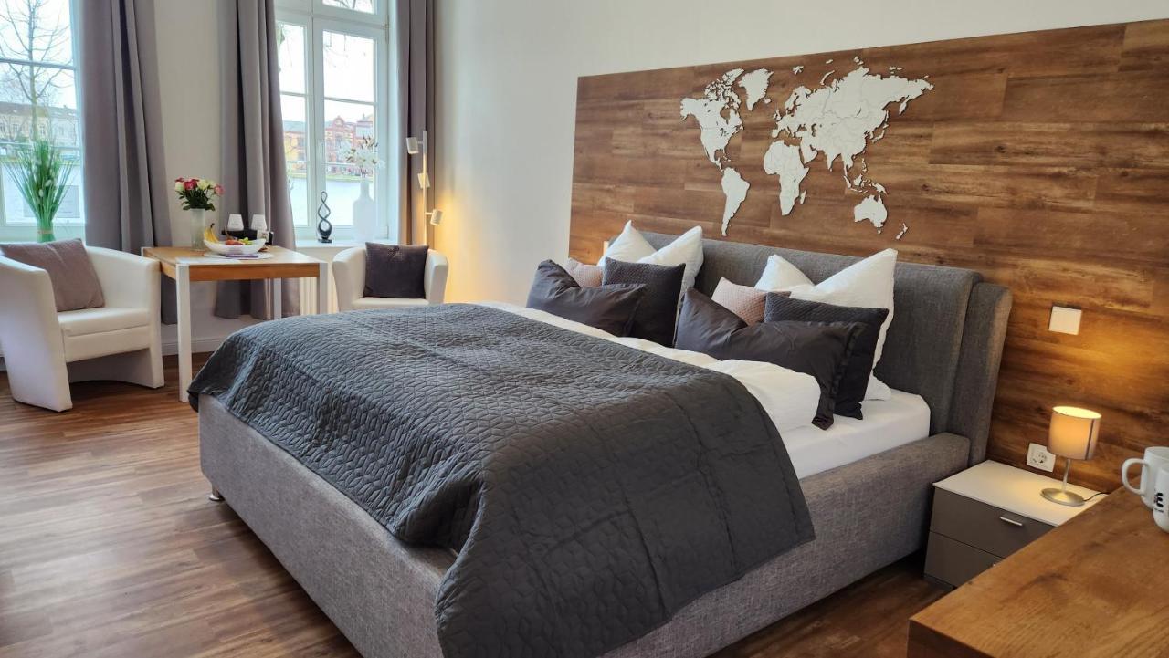 Das Ferienapartment Alexandrine Direkt Am Pfaffenteich Mit Eigenem Parkplatz Schwerin  Ngoại thất bức ảnh