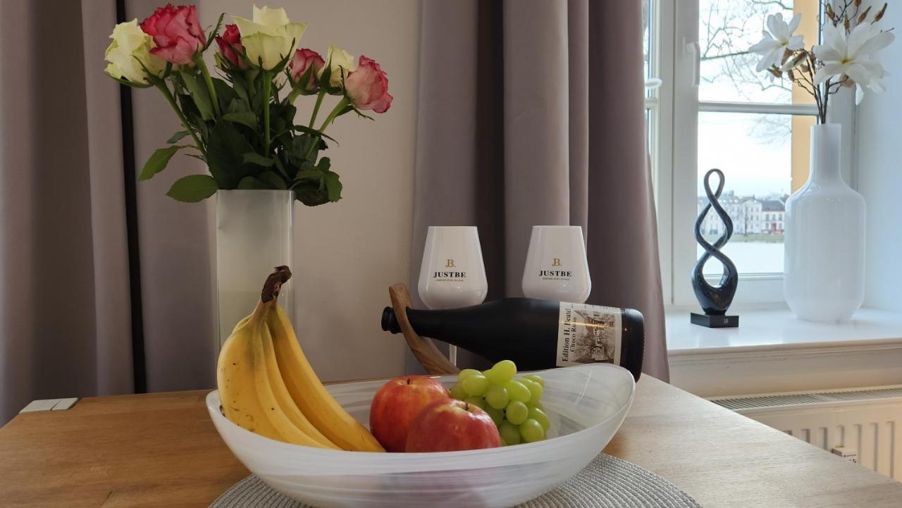 Das Ferienapartment Alexandrine Direkt Am Pfaffenteich Mit Eigenem Parkplatz Schwerin  Ngoại thất bức ảnh