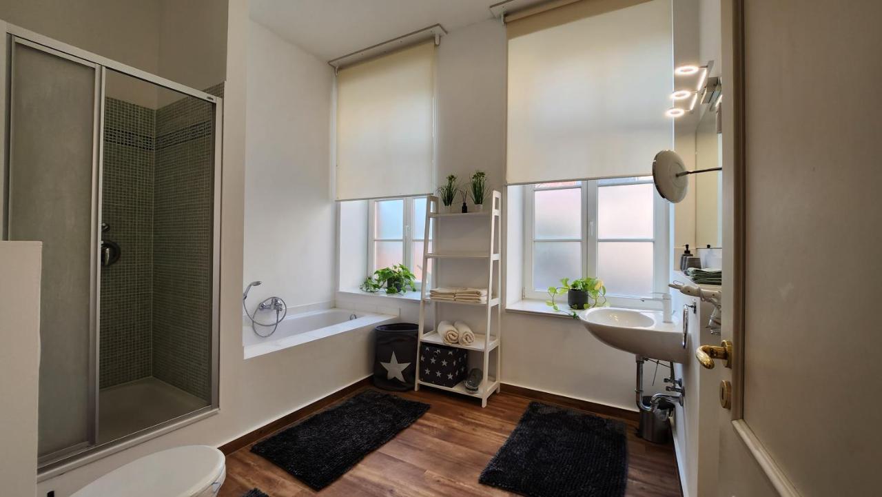 Das Ferienapartment Alexandrine Direkt Am Pfaffenteich Mit Eigenem Parkplatz Schwerin  Ngoại thất bức ảnh