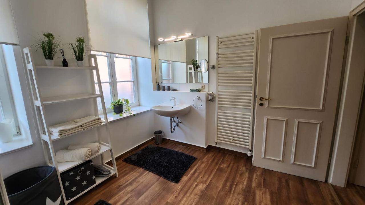 Das Ferienapartment Alexandrine Direkt Am Pfaffenteich Mit Eigenem Parkplatz Schwerin  Ngoại thất bức ảnh